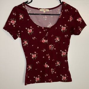 Maroon T-shirt With Flowers. (S)